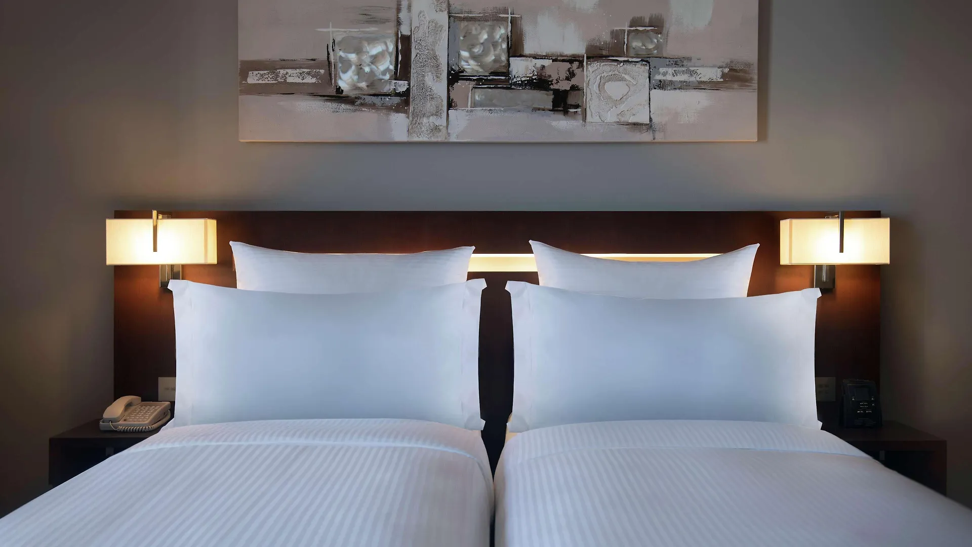 Hilton Beirut Downtown Otel 4*,  Lübnan