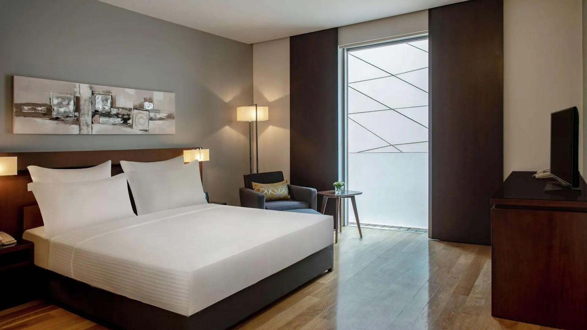 Hilton Beirut Downtown Otel 4*,