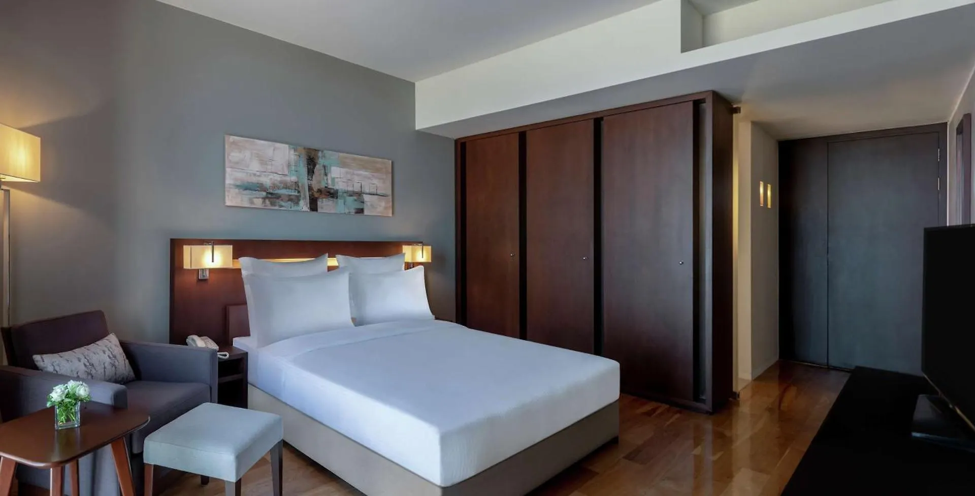 Hilton Beirut Downtown Otel 4*,